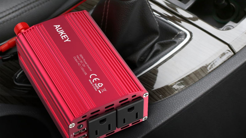 Inversor Aukey 300W, $18 con código AUKEYPA7 | 500W, $23 con código AUKEYPA8
